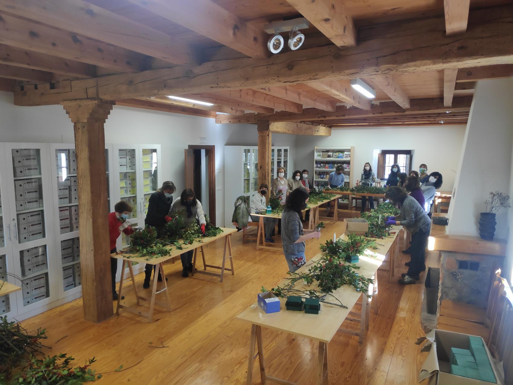 TALLER DE ADORNOS CON ACEBO DE GARAGÜETA