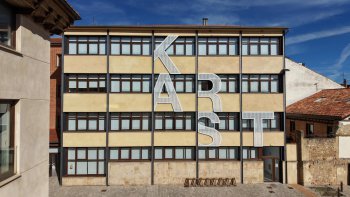 Fachada  KARST