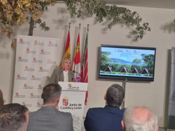 La Consejera en un momento de la firma