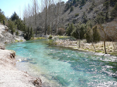 El río Abioncillo tras el nacimiento en La Fuentona