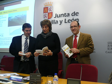 La vicepresidenta primera y consejera de Medio Ambiente presenta la Guía de senderos en espacios naturales de Castilla y León